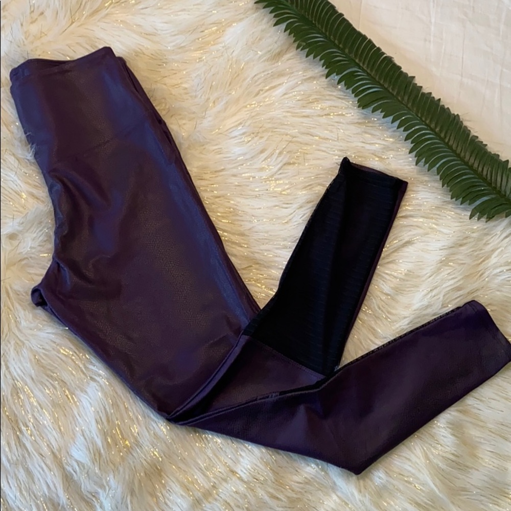 Onzie Purple Snakeskin Yoga Leggings, M/L